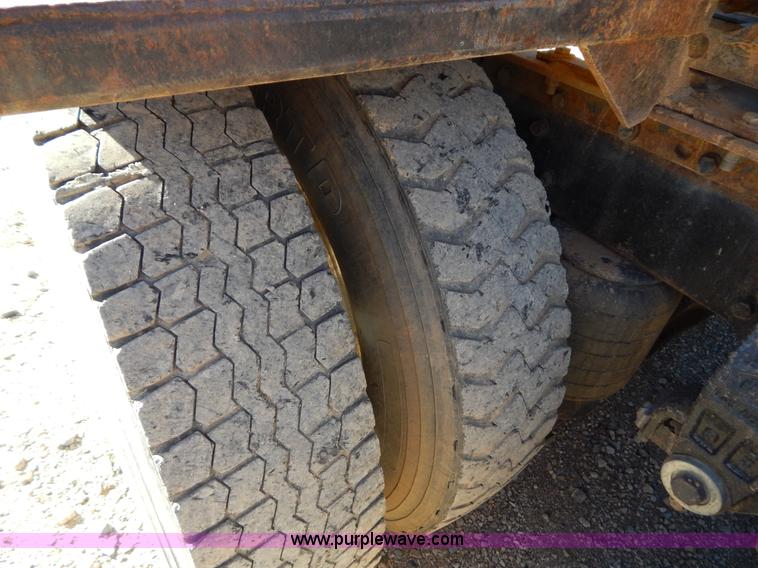 image for item B4838 1998 Peterbilt 379 semi truck