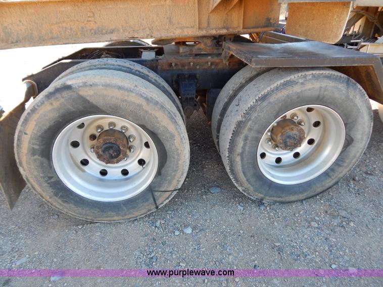 image for item B4838 1998 Peterbilt 379 semi truck