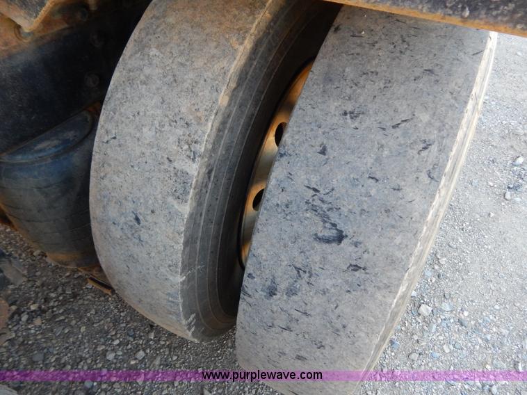 image for item B4838 1998 Peterbilt 379 semi truck