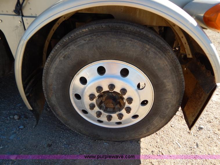 image for item B4838 1998 Peterbilt 379 semi truck