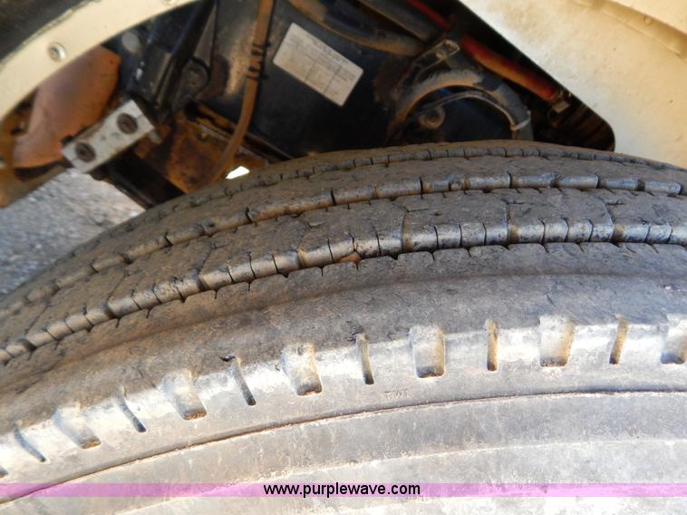 image for item B4838 1998 Peterbilt 379 semi truck