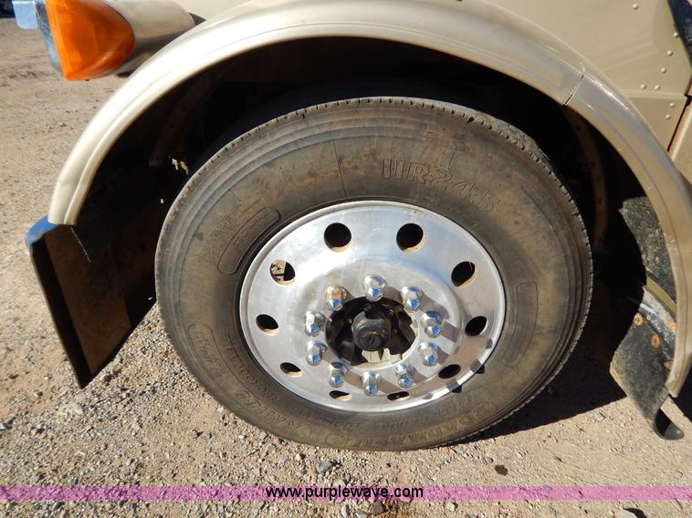 image for item B4838 1998 Peterbilt 379 semi truck