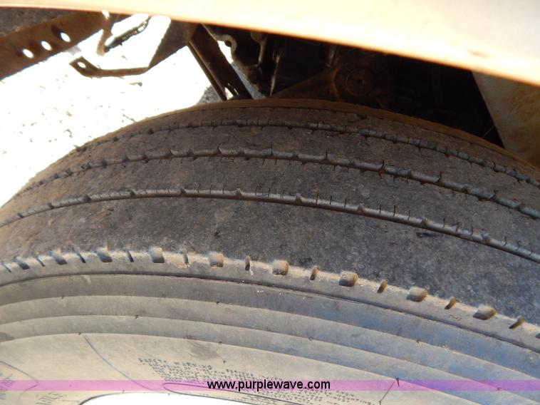 image for item B4838 1998 Peterbilt 379 semi truck