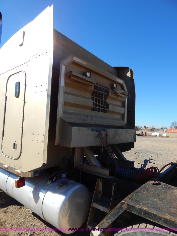 image for item B4838 1998 Peterbilt 379 semi truck