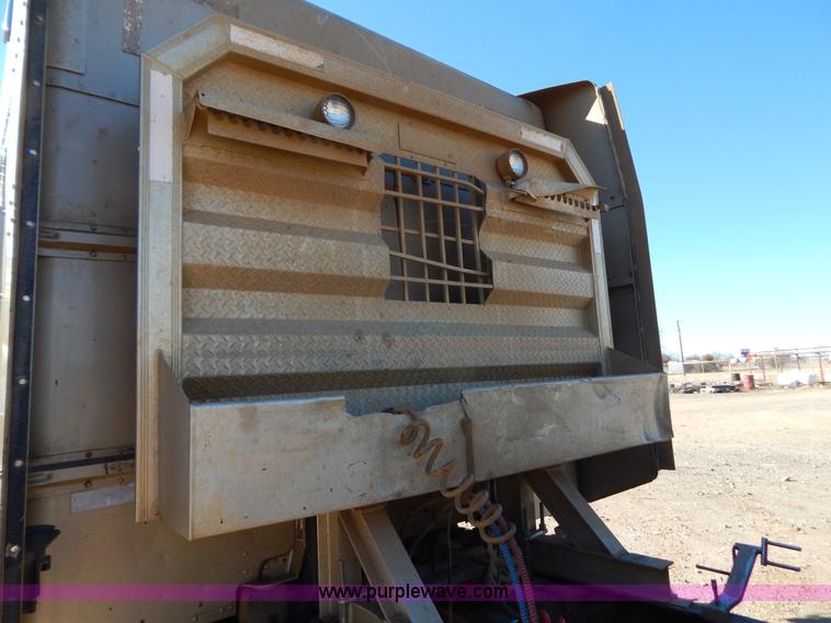 image for item B4838 1998 Peterbilt 379 semi truck