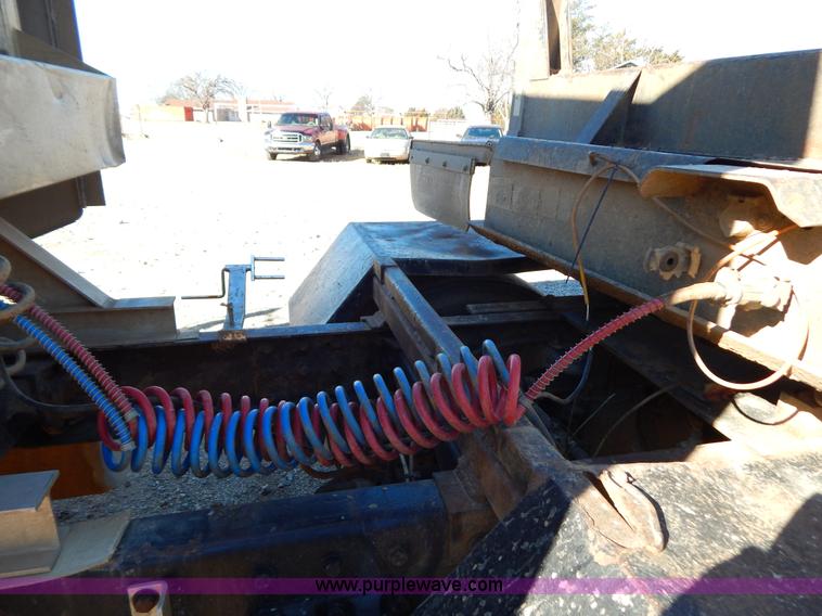 image for item B4838 1998 Peterbilt 379 semi truck