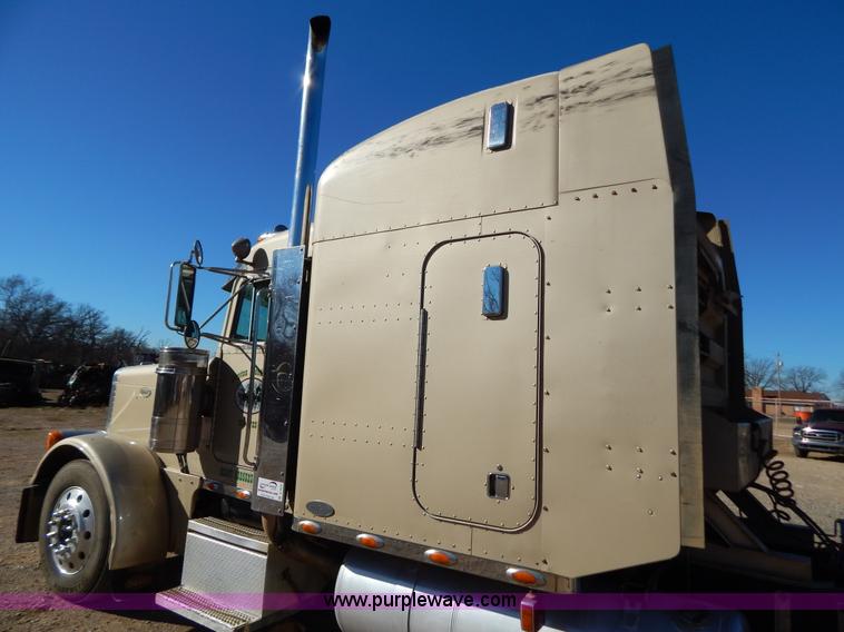 image for item B4838 1998 Peterbilt 379 semi truck