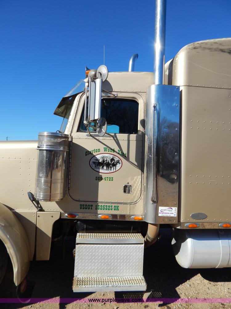 image for item B4838 1998 Peterbilt 379 semi truck