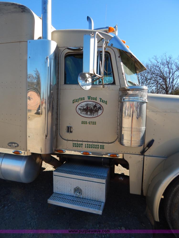 image for item B4838 1998 Peterbilt 379 semi truck