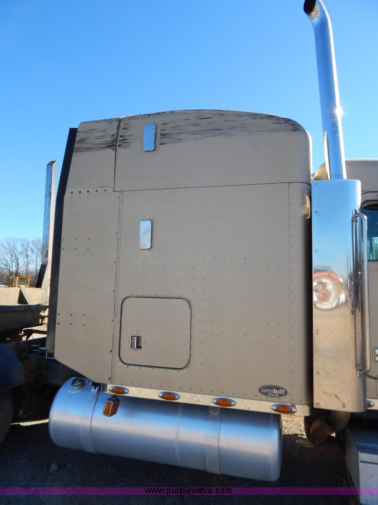 image for item B4838 1998 Peterbilt 379 semi truck
