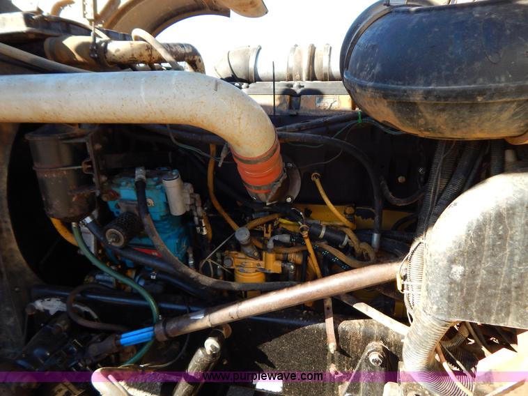 image for item B4838 1998 Peterbilt 379 semi truck