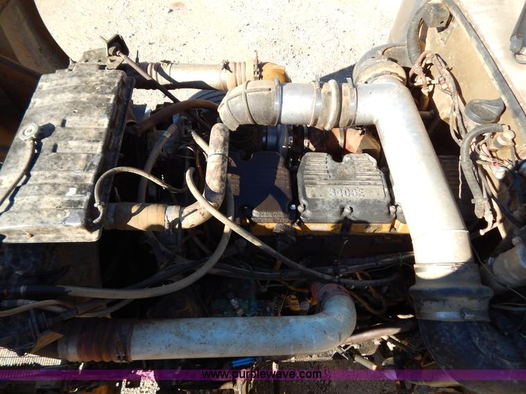 image for item B4838 1998 Peterbilt 379 semi truck