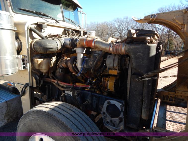 image for item B4838 1998 Peterbilt 379 semi truck