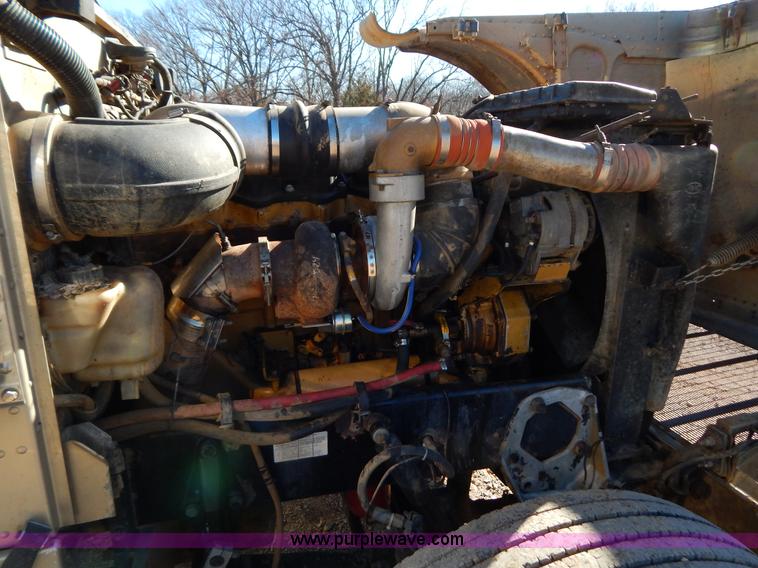 image for item B4838 1998 Peterbilt 379 semi truck