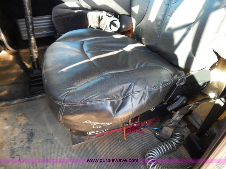 image for item B4838 1998 Peterbilt 379 semi truck