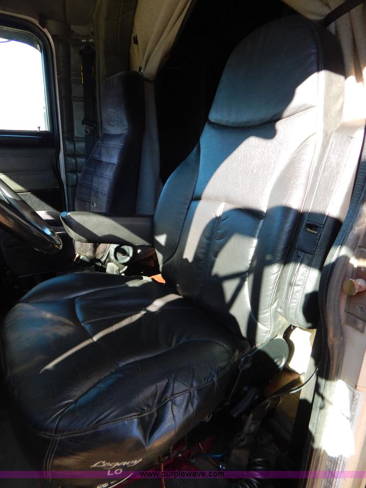 image for item B4838 1998 Peterbilt 379 semi truck