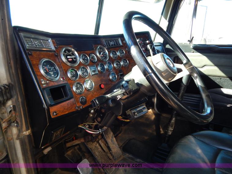 image for item B4838 1998 Peterbilt 379 semi truck