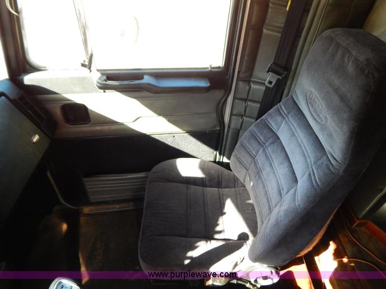 image for item B4838 1998 Peterbilt 379 semi truck