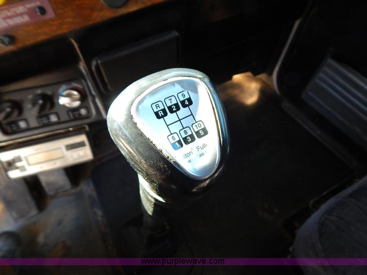 image for item B4838 1998 Peterbilt 379 semi truck