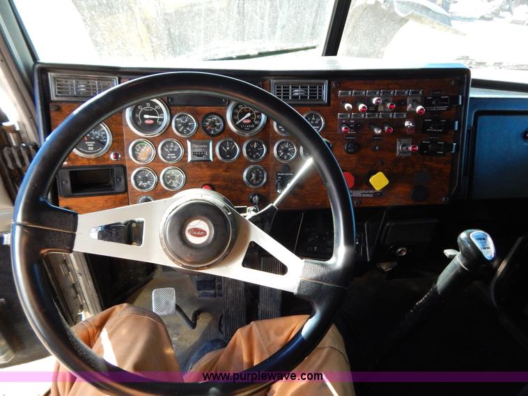image for item B4838 1998 Peterbilt 379 semi truck