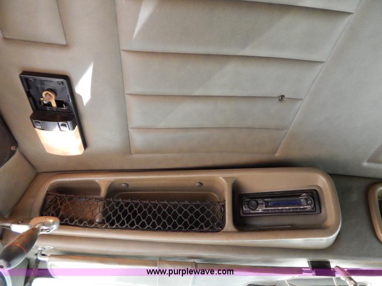 image for item B4838 1998 Peterbilt 379 semi truck