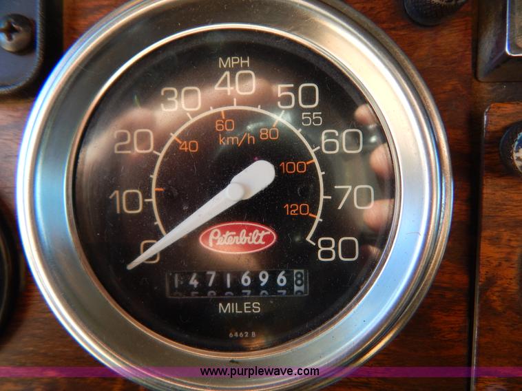 image for item B4838 1998 Peterbilt 379 semi truck