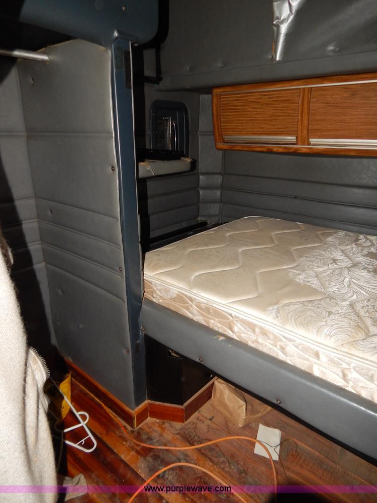 image for item B4838 1998 Peterbilt 379 semi truck