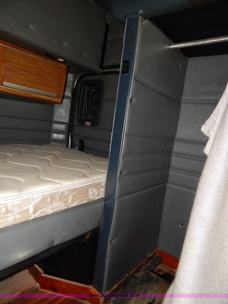 image for item B4838 1998 Peterbilt 379 semi truck