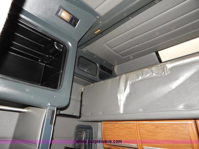 image for item B4838 1998 Peterbilt 379 semi truck