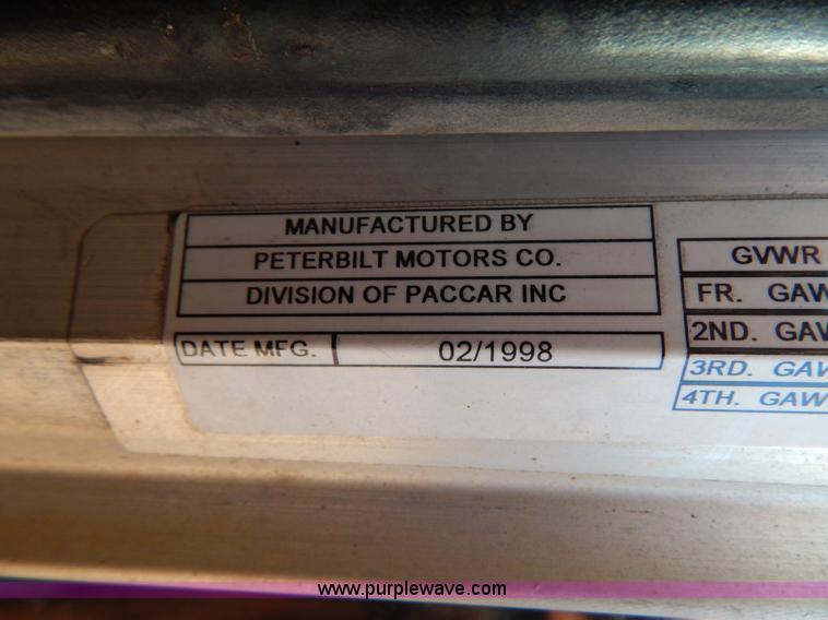 image for item B4838 1998 Peterbilt 379 semi truck