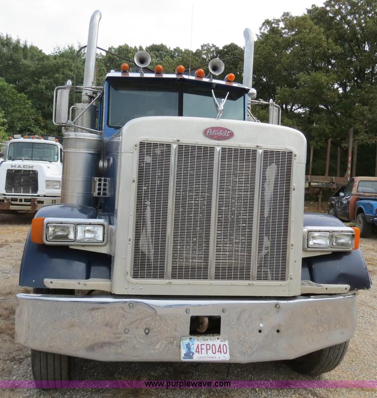 image for item B4850 1988 Peterbilt 379 semi truck