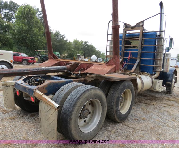 image for item B4850 1988 Peterbilt 379 semi truck