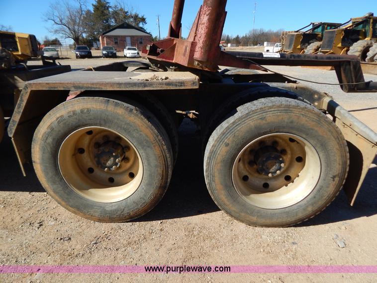 image for item B4850 1988 Peterbilt 379 semi truck