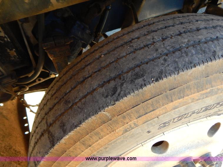 image for item B4850 1988 Peterbilt 379 semi truck