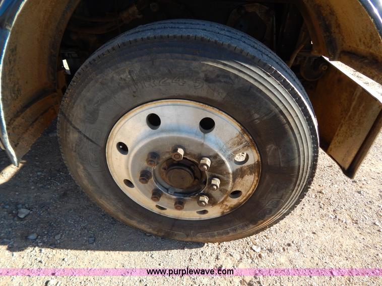 image for item B4850 1988 Peterbilt 379 semi truck