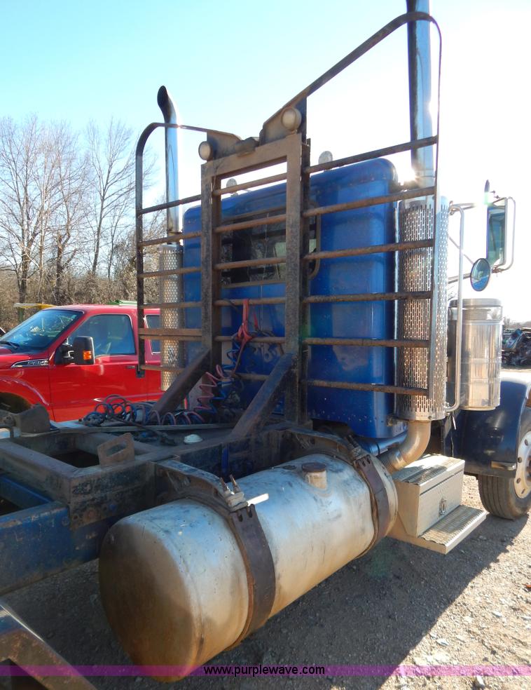 image for item B4850 1988 Peterbilt 379 semi truck