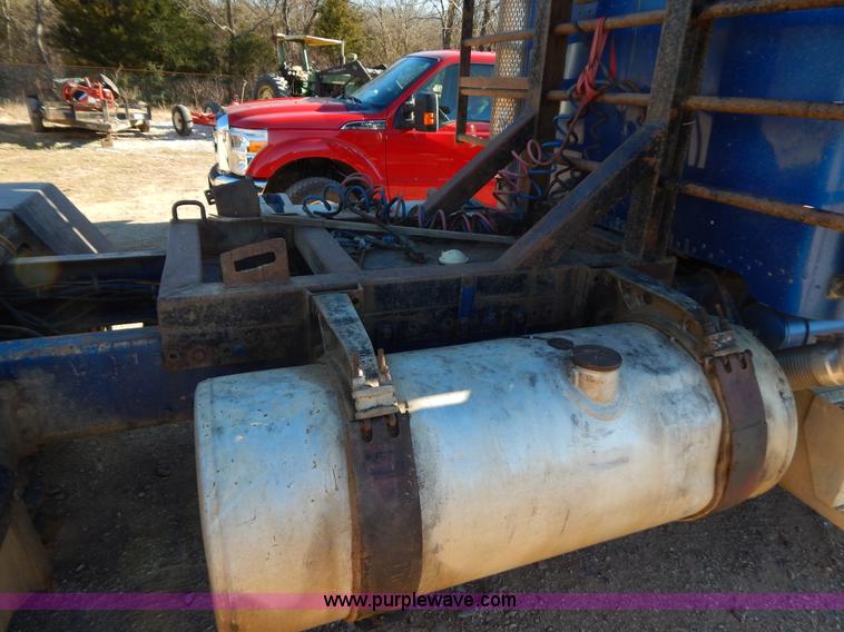 image for item B4850 1988 Peterbilt 379 semi truck