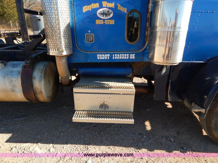 image for item B4850 1988 Peterbilt 379 semi truck