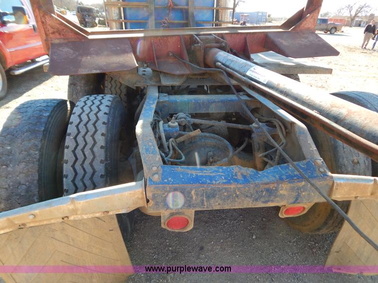 image for item B4850 1988 Peterbilt 379 semi truck