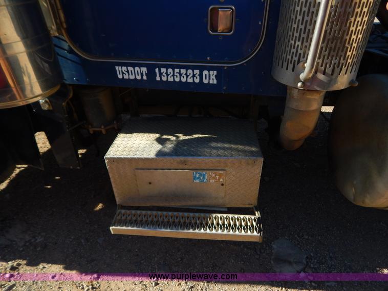 image for item B4850 1988 Peterbilt 379 semi truck