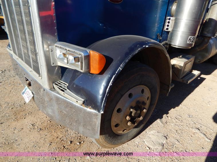 image for item B4850 1988 Peterbilt 379 semi truck