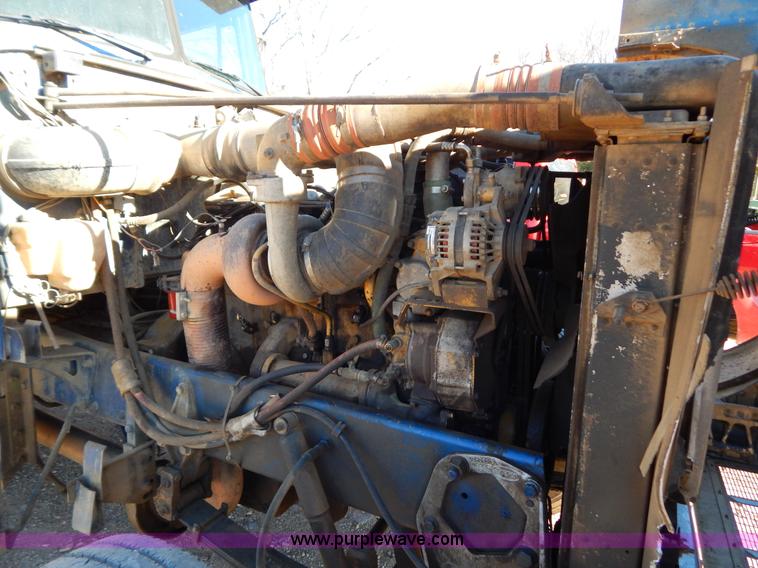 image for item B4850 1988 Peterbilt 379 semi truck