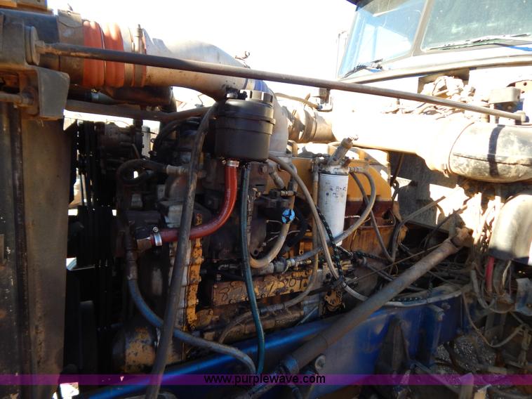 image for item B4850 1988 Peterbilt 379 semi truck