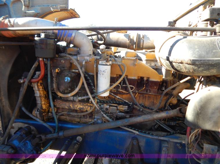 image for item B4850 1988 Peterbilt 379 semi truck