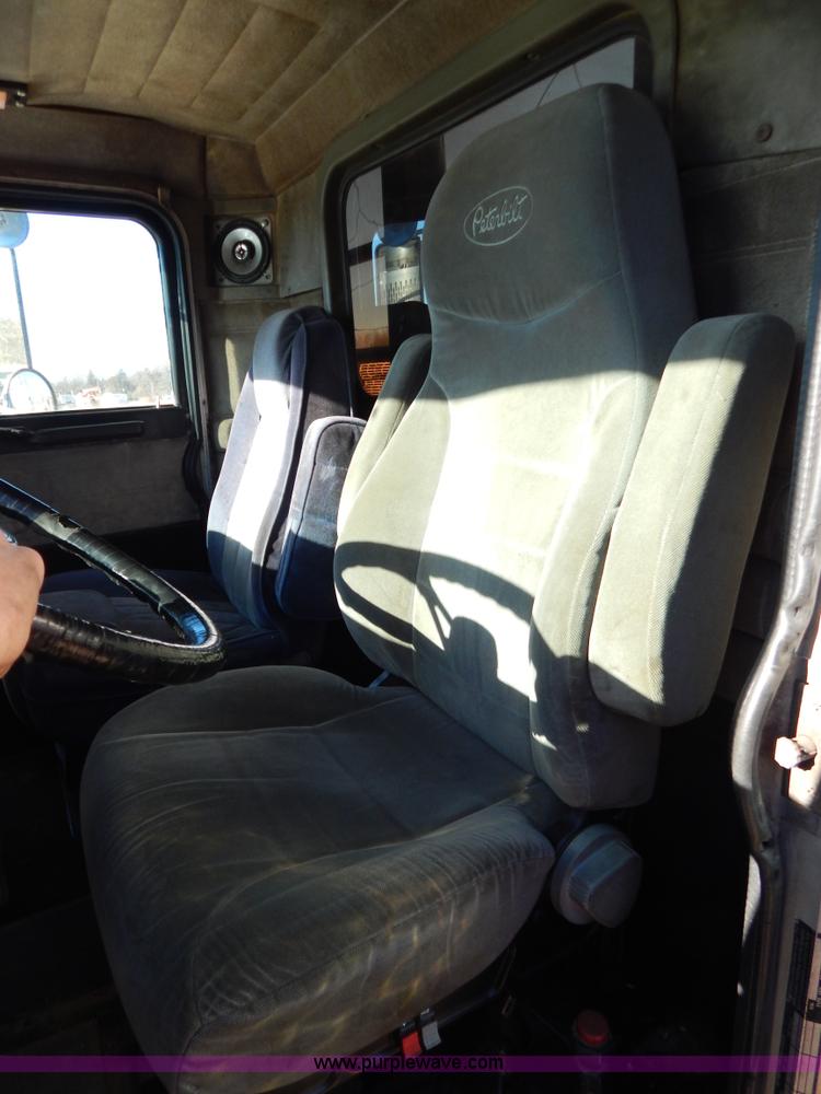 image for item B4850 1988 Peterbilt 379 semi truck