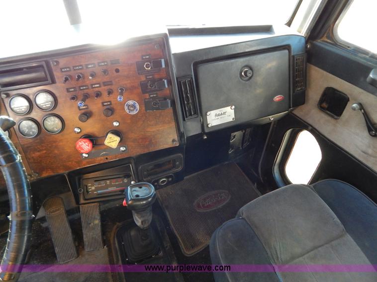 image for item B4850 1988 Peterbilt 379 semi truck