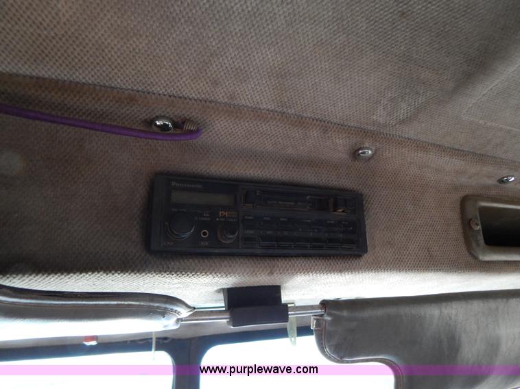 image for item B4850 1988 Peterbilt 379 semi truck