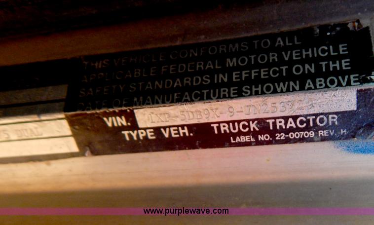 image for item B4850 1988 Peterbilt 379 semi truck