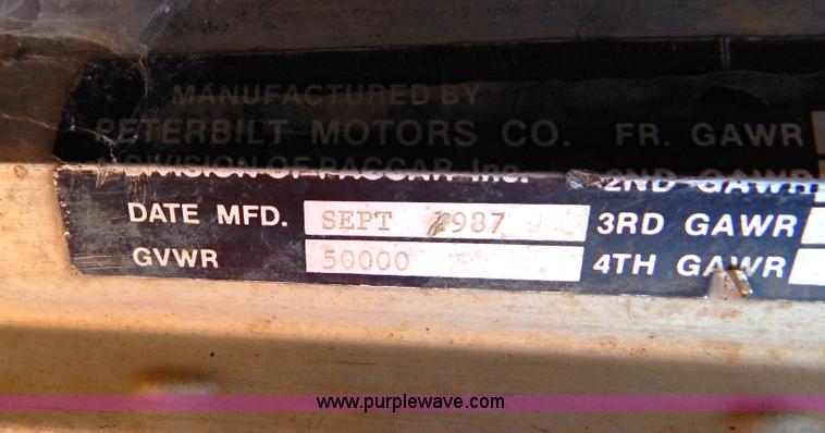 image for item B4850 1988 Peterbilt 379 semi truck