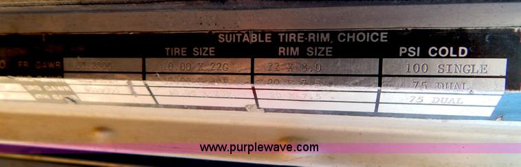 image for item B4850 1988 Peterbilt 379 semi truck